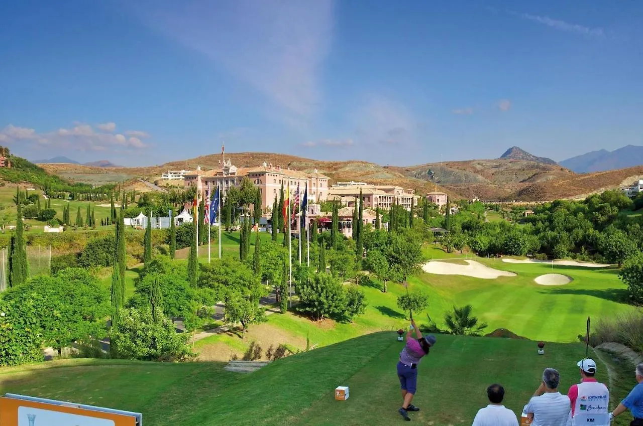 Apartment Exceptional Beachfront Complex With Pool In Costalita, Estepona